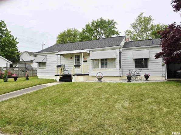 225 E Hickory St, Canton, IL 61520