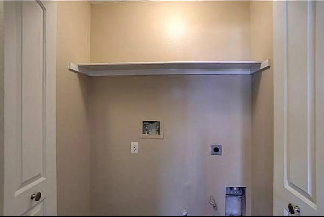 4 bed, 1477 sqft, $2,200 — Photo 2