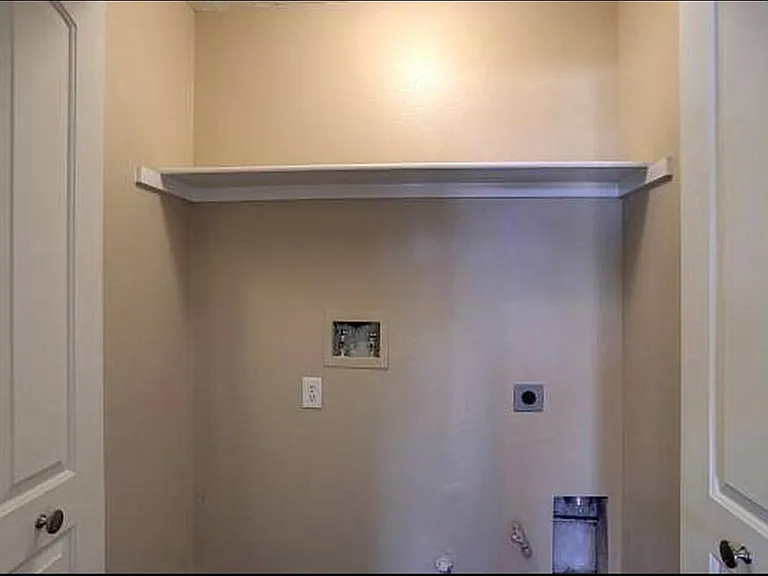 233 Dartmouth Dr — Photo 2