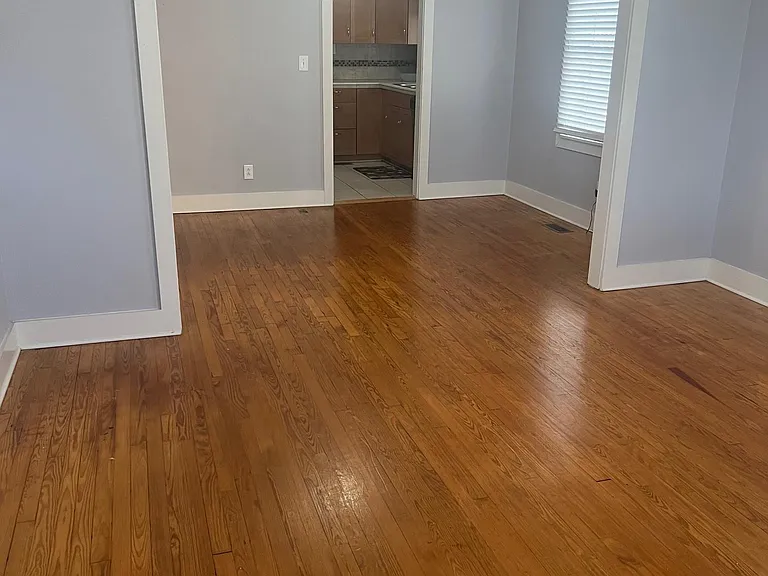 1114 Stevens Ave NE — Photo 4