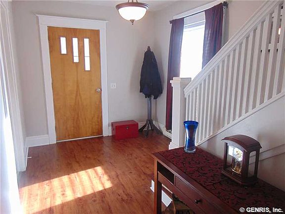 4th image of 141 Brown St