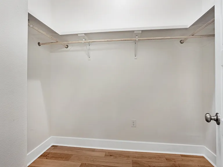 9534 Creekview Dr — Photo 21
