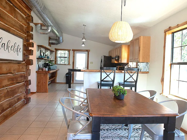 1381 Greenbriar Dr — Photo 13