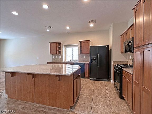 4th image of 5533 Markley Ave