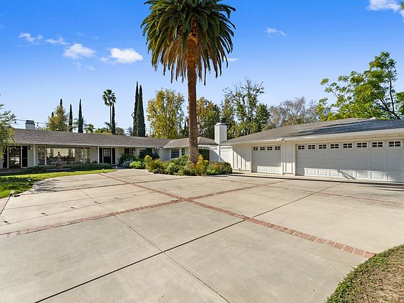 4th image of 22960 Erwin St