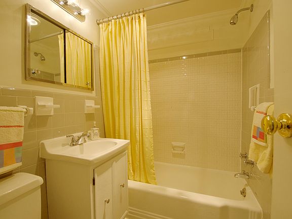 4th image of 10201 Grosvenor Pl APT 628
