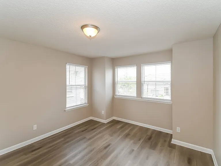 2326 Sunset Bluff Dr — Photo 14