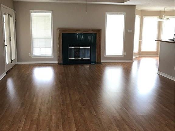 3rd image of 713 Brussels Dr