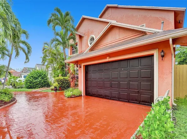 18649 NW 78th Ct, Hialeah, FL 33015