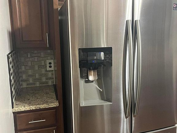 4th image of 7984 Jaymes St #27