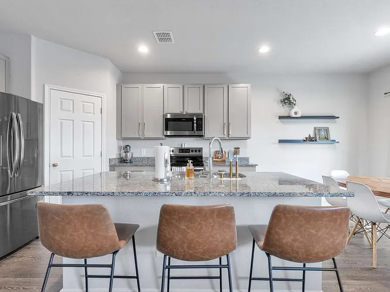 610 Pleasanton Way — Photo 12