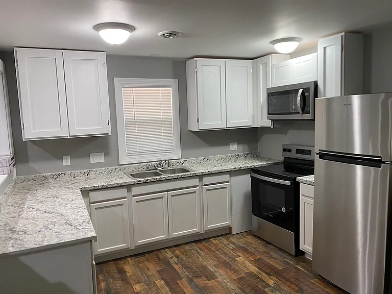 506 N Lp Miller St — Photo 2