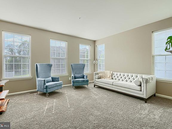 5th image of 246 Mohegan Dr