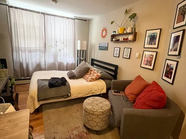 2000/2100 Christian St. Apartments