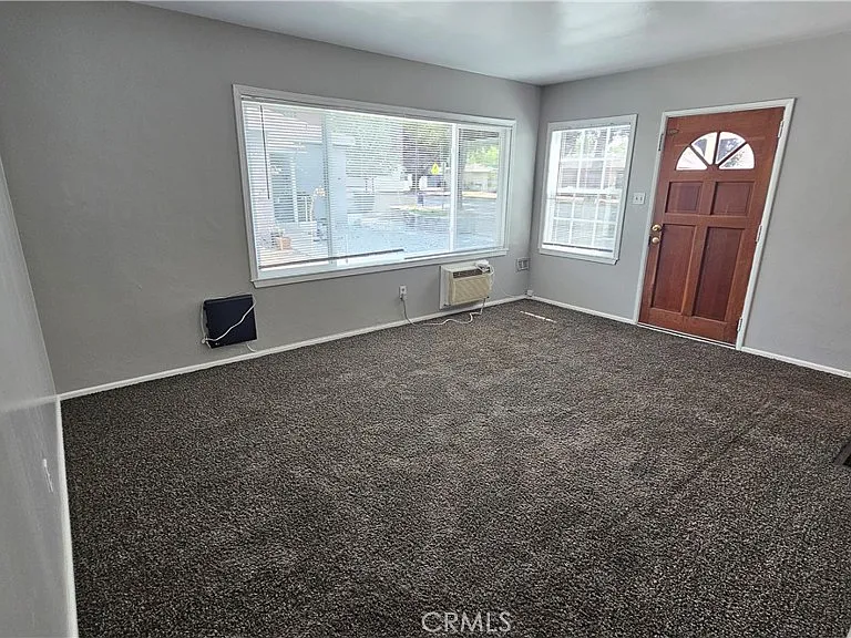 2402 N East St — Photo 5