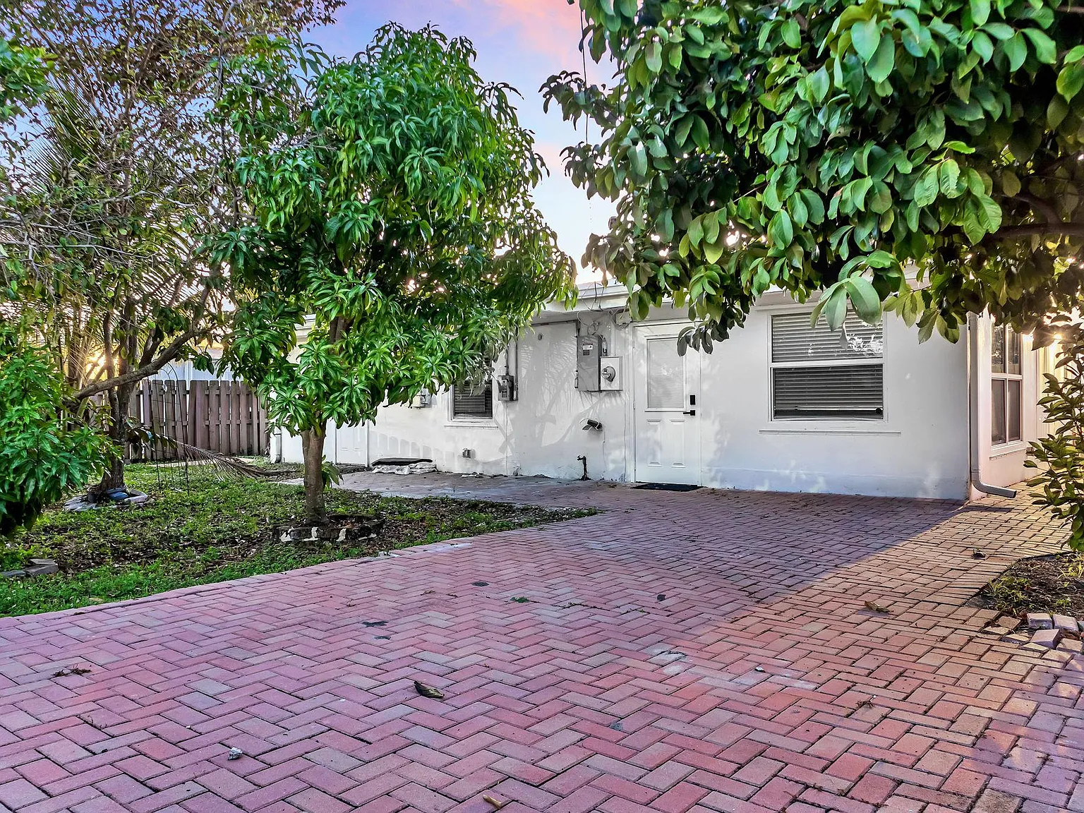 4 bed, 4.0 bath, 1645 sqft, $1,629 — Photo 4