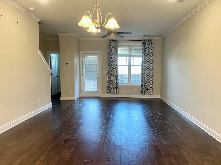 594 Vinings Dr — Photo 5