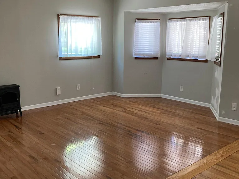 13400 Locust St — Photo 5