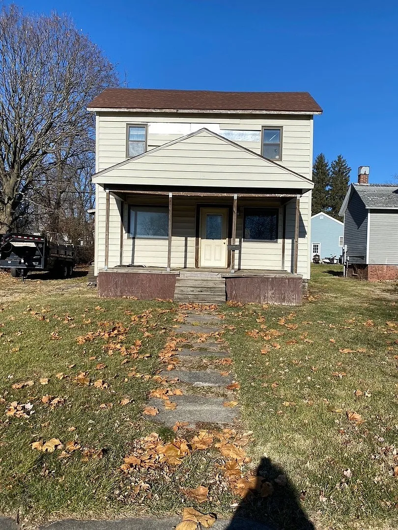 327 E Sangamon Ave photo 1