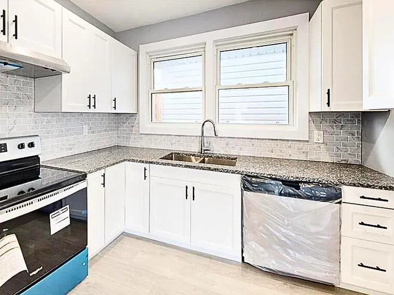 77 Godfrey Dr — Photo 9