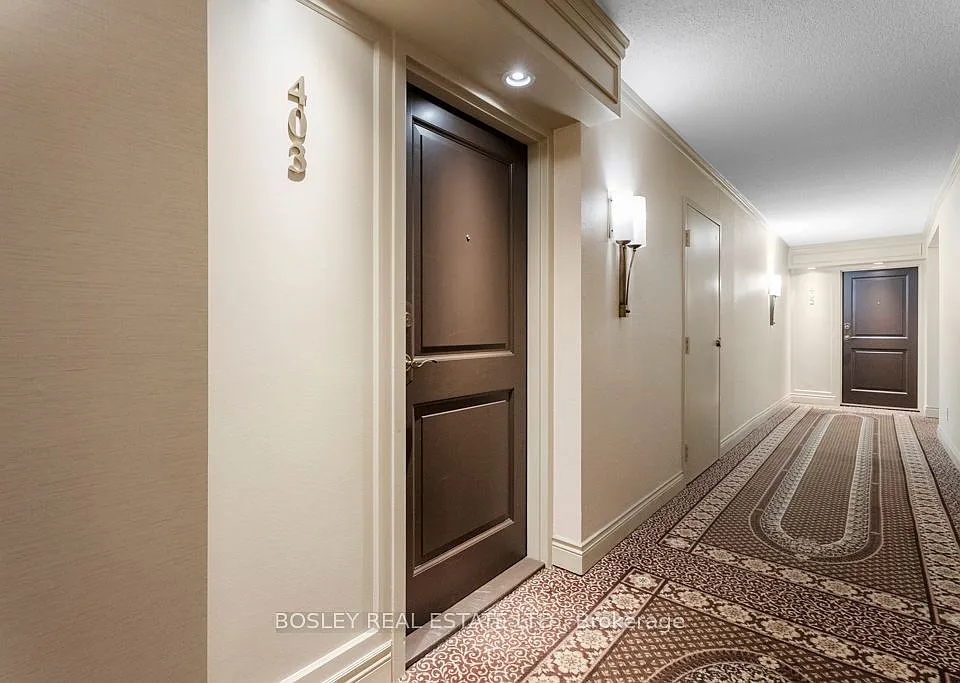 30 Wellington St E #403