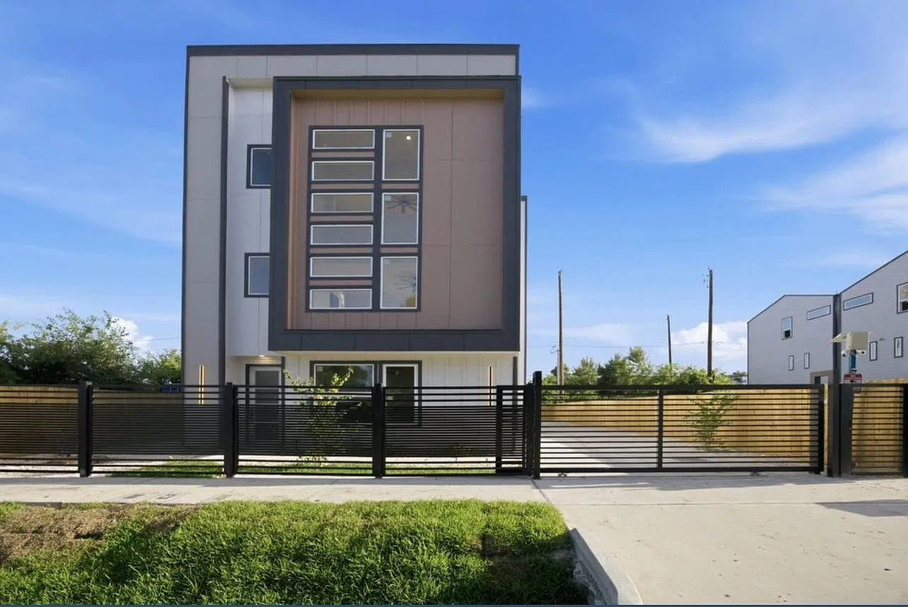 3 bed, 3.5 bath, $2,900 — Photo 1