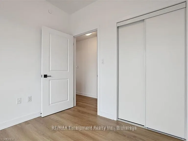 470 Dundas St E #423 — Photo 15
