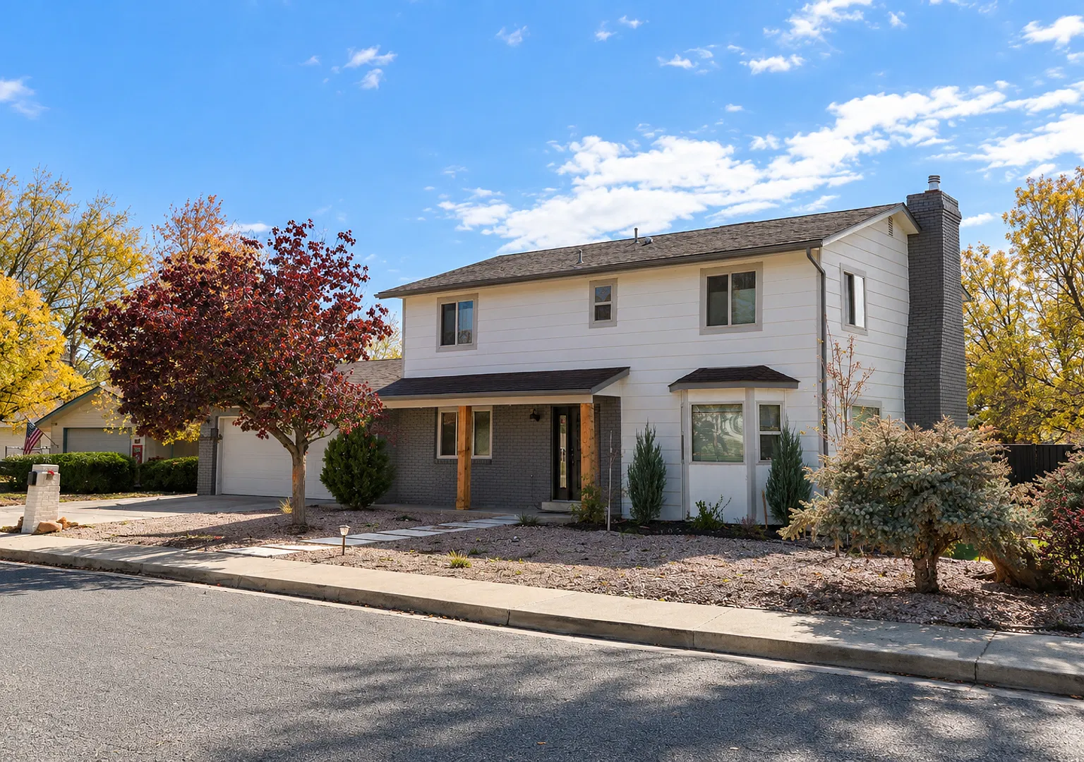 Beautifully Updated Bell Ridge Home with Private Backyard Retreat — Photo 4