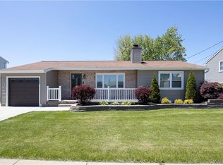 1558 Benjamin Dr, Niagara Falls, NY 14304