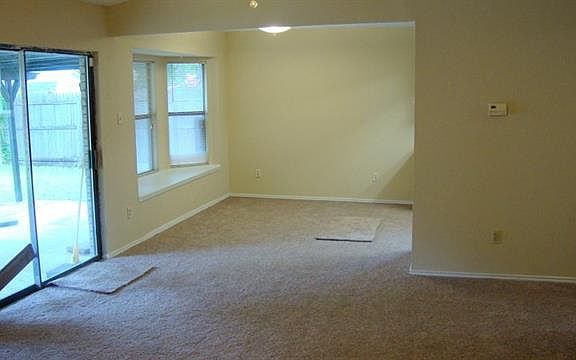 5th image of 2406 Woodside Dr