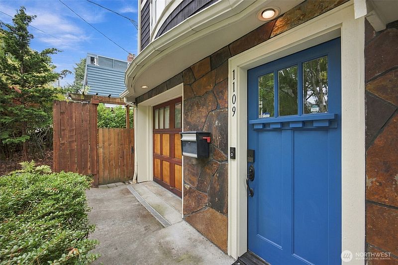 2nd image of 1109 E Harrison Street