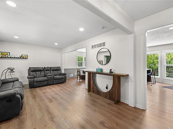 5th image of 8908 Evanston Ave