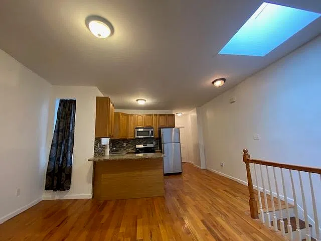 2 bed, 1.0 bath, $2,100 — Photo 4