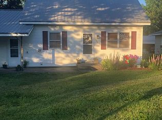 302 Water St, Center Point, IA 52213