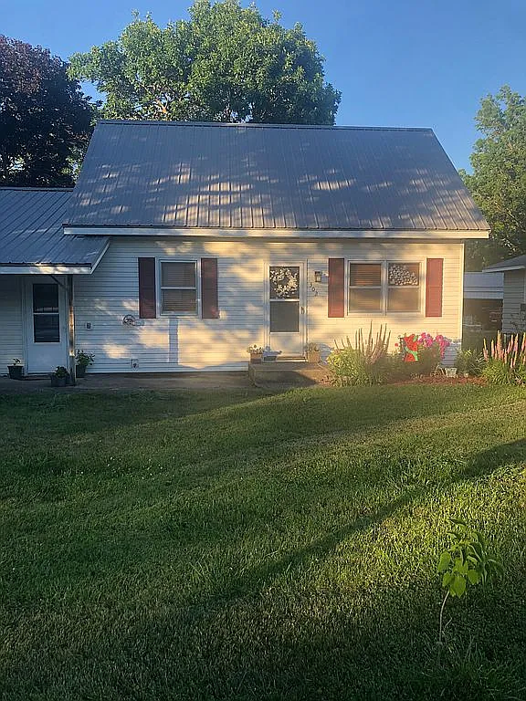 302 Water St photo 1