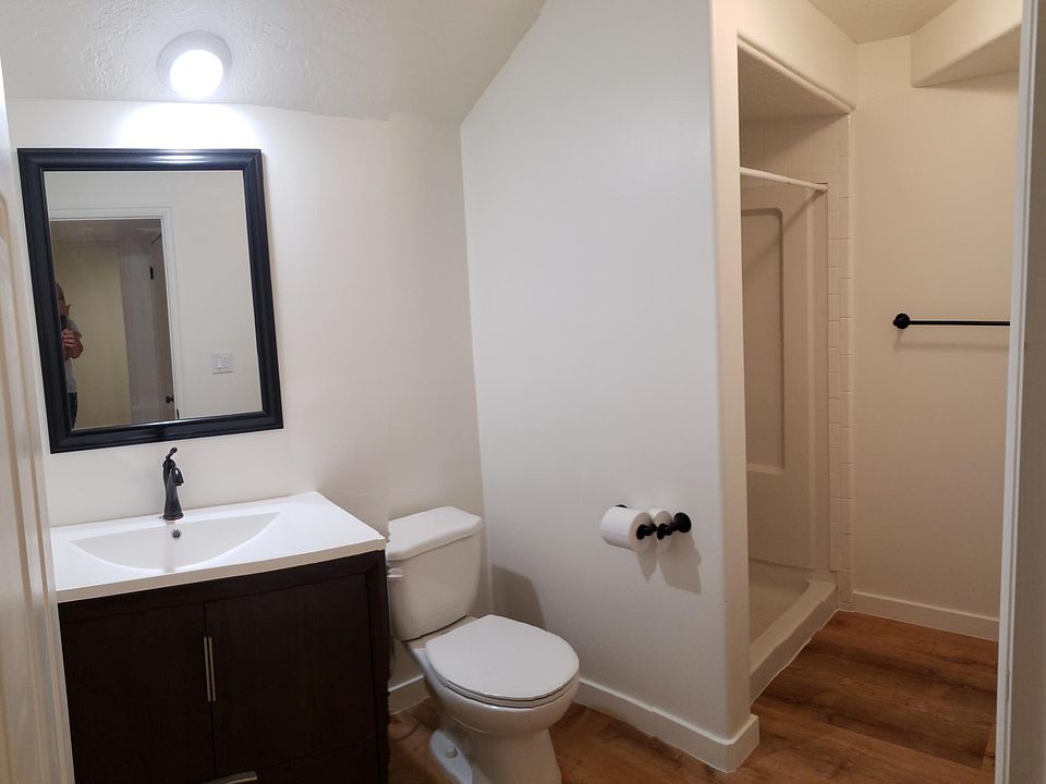 2nd image of 587 Hillside Dr #Basement