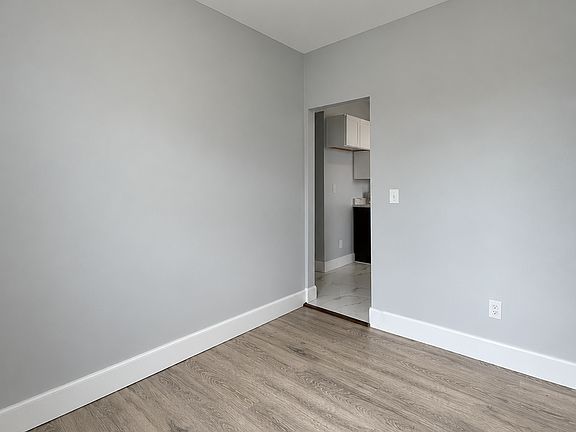 5th image of 315 Watson Ave #4A