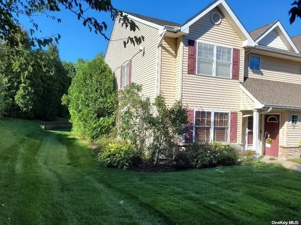 133 Morley Circle #., Melville, NY 11747