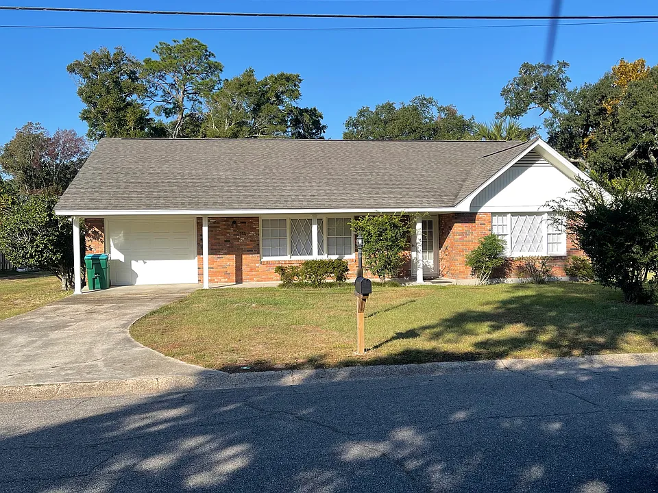 135 Woodbine Dr