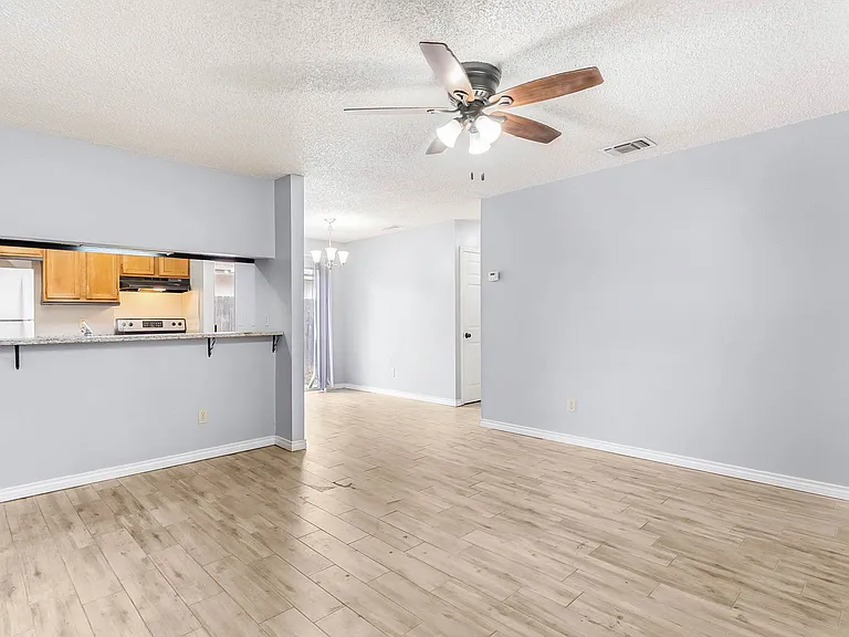 5204 Gawain Dr — Photo 5