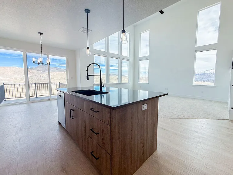 1482 W Russo Dr — Photo 6