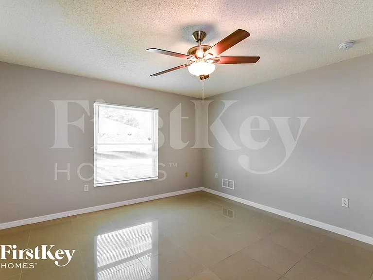 307 Michigan Ln — Photo 3