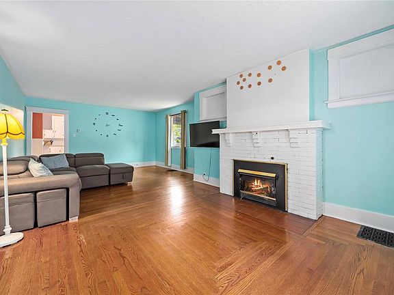 2nd image of 192 Penrose St