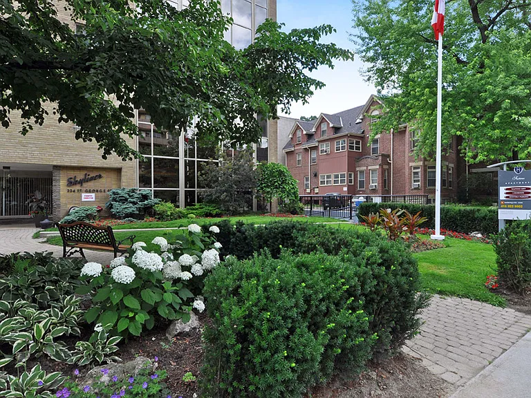 224 Saint George St — Photo 4