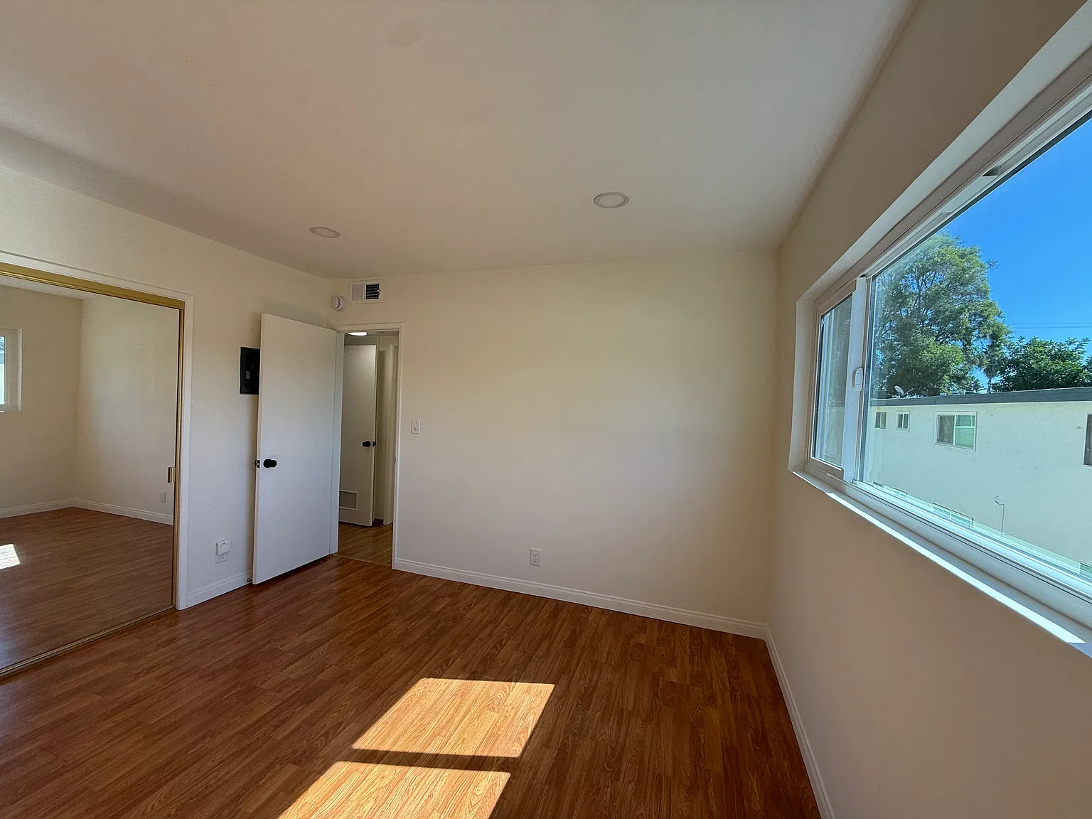 2 bed, 1024 sqft, $2,895 — Photo 4