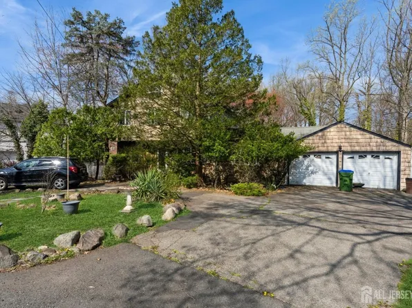 4 Stark Pl, Edison, NJ 08820