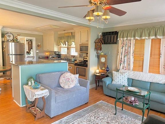 3rd image of 829 N Perkins Rd