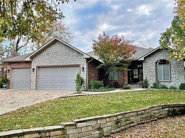 907 Tanglewoods Ln, Pittsburg, KS 66762
