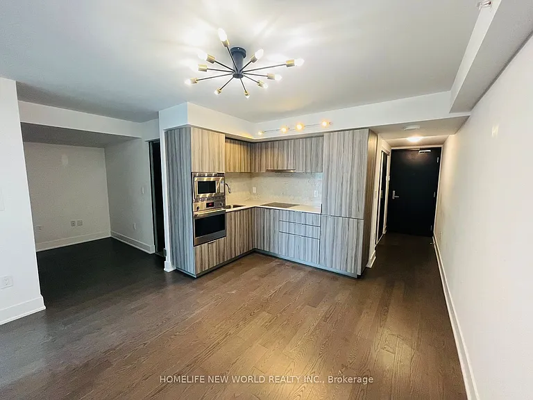 955 Bay St #2019 — Photo 2