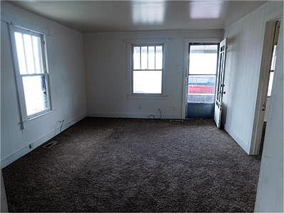 3rd image of 303 Bud St